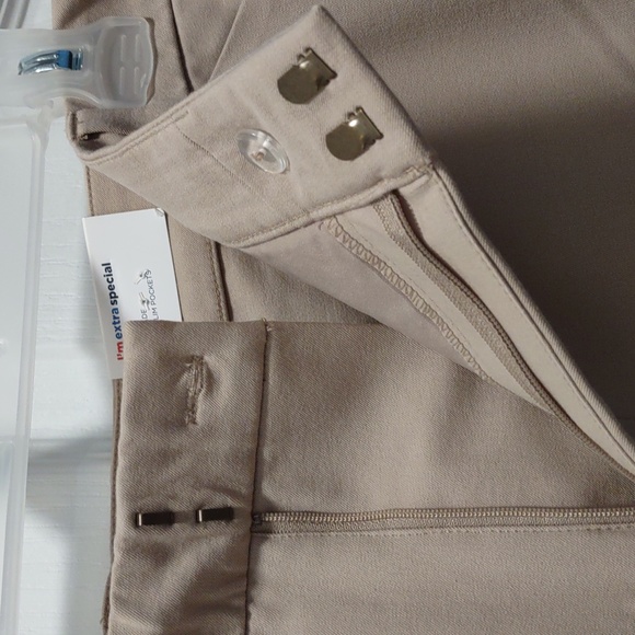 Old Navy HighRise Pixie khaki pants - Picture 3 of 5